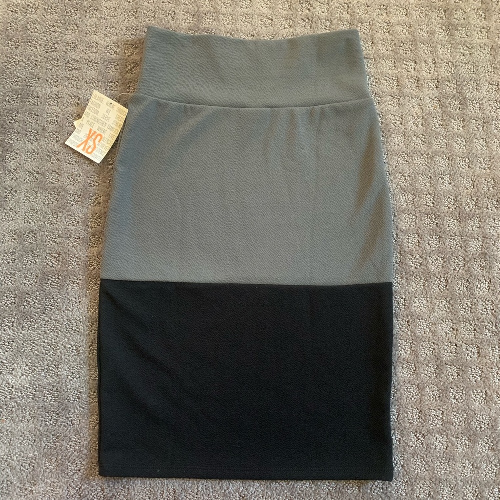 NWT: Lularoe Cassie grey stretch pencil skirt